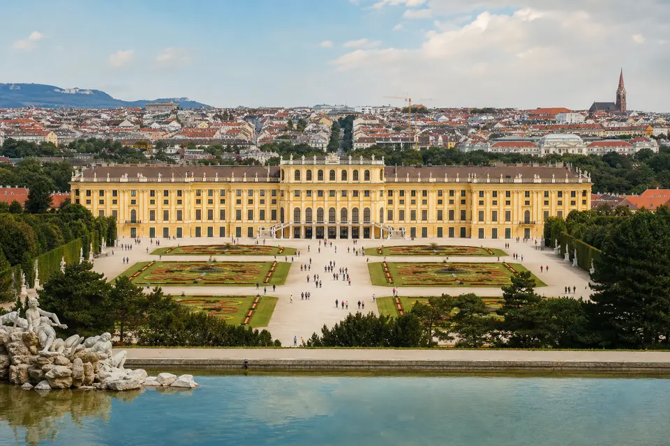 AI-generated illustration of visitors in the gardens of Schönbrunn Palace